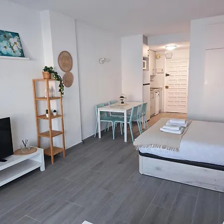Апартаменти Benalbeach Casa Kito 1ª Linea De Playa *